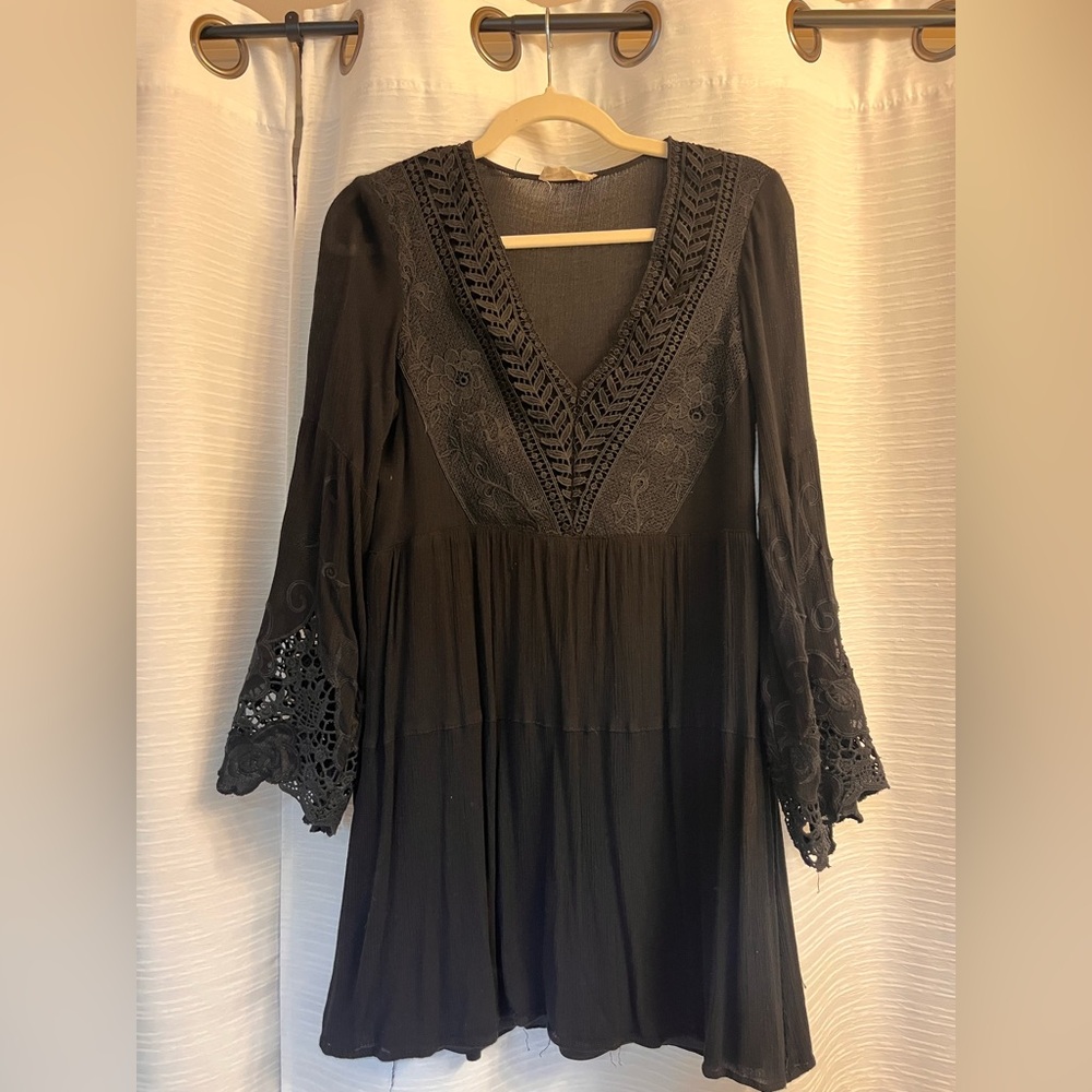 Alatar’d State Black lace Detail Long Sleeve Dress